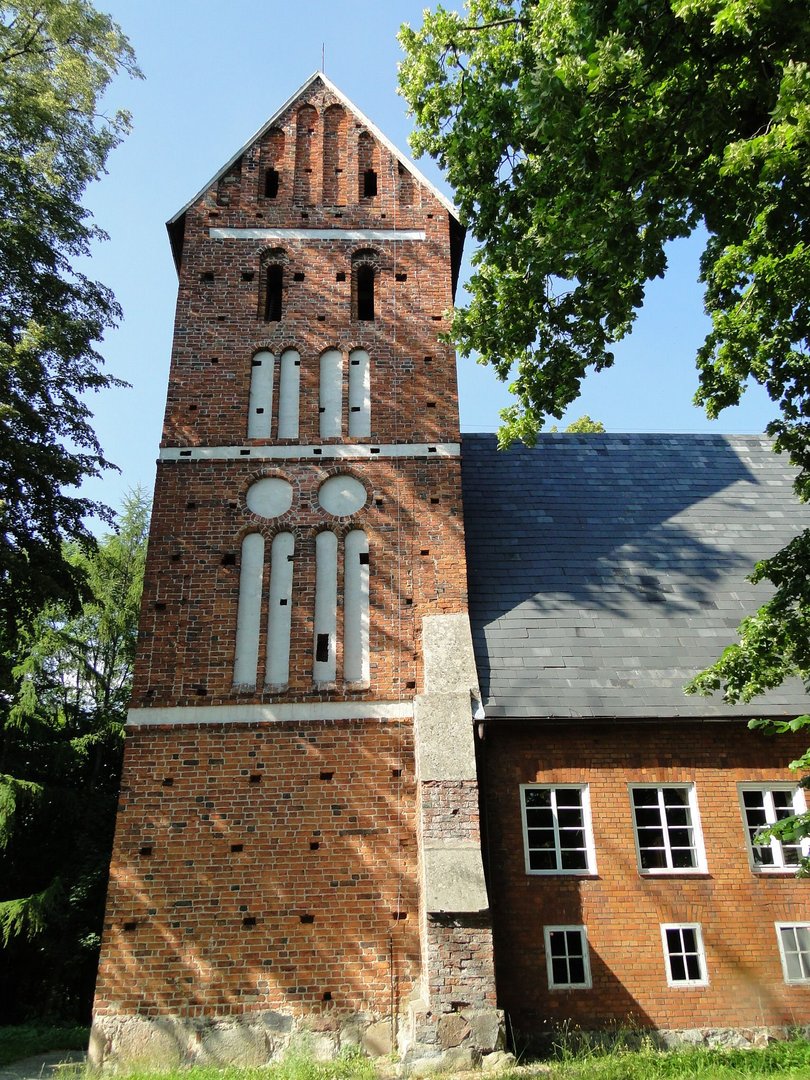 Photo 8. Southern elevation of the tower.